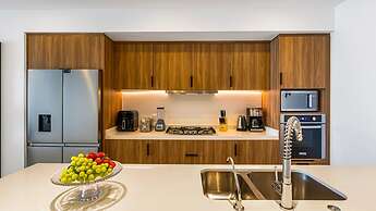 Stylish Beachfront 2BR - Balcony & Pools