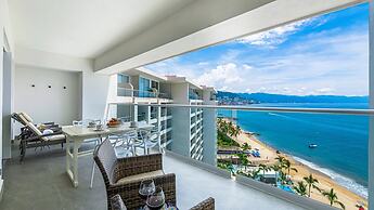Stylish Beachfront 2BR - Balcony & Pools