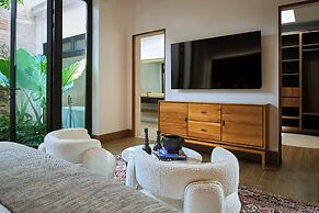 Singular Signature Residences