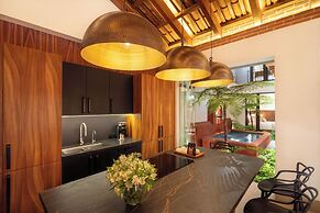 Singular Signature Residences
