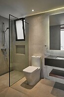 Singular Signature Residences