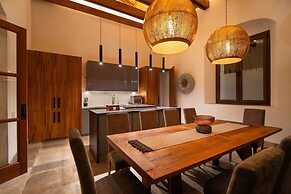 Singular Signature Residences