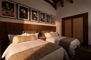 Singular Signature Residences