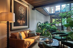 Singular Signature Residences