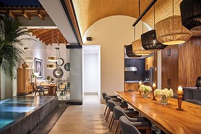 Singular Signature Residences