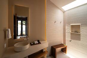 Singular Signature Residences