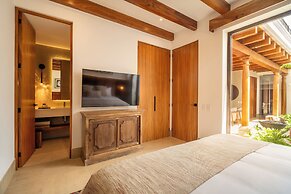 Singular Signature Residences