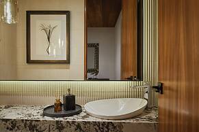 Singular Signature Residences