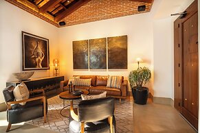 Singular Signature Residences