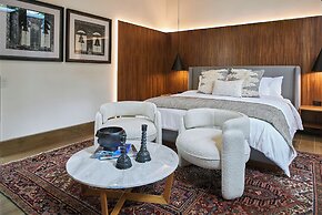 Singular Signature Residences