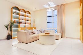 Two Bedroom Colorful & Exotic Flat in Alrabie