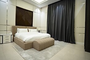 Three Bedroom Trendy Apartment in Qurtoba