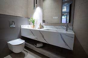 Three Bedroom Trendy Apartment in Qurtoba