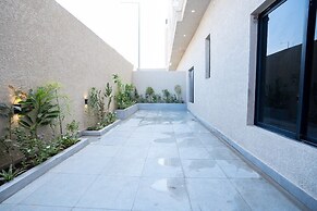 Three Bedroom Trendy Apartment in Qurtoba