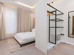 Luxurious 2-br Flat With Relaxation Space lll