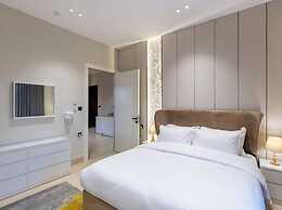 Modern Studio & Shared Garden in Prime Location