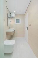 Lovely & Stylish 2-bedroom Flat in Almughrizat