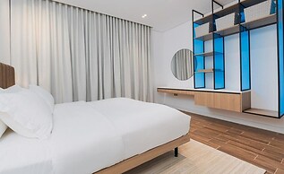 Modern Comfort, Dedicated Desk, Free Parking