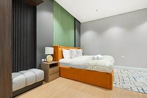 Central Stay With Parking & Stylish Design