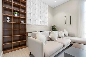 Central Stay With Parking & Stylish Design