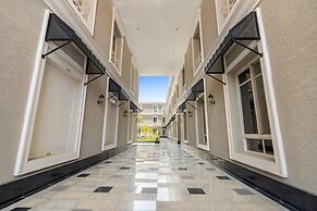Central Stay With Parking & Stylish Design