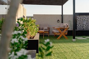 Trendy Apartment With Access to Shared Garden