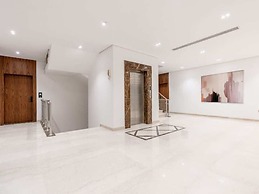 Luxurious 1-bedroom Apartment in Almughrizat
