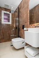 Luxury Home: Dedicatedwork Space, Parking