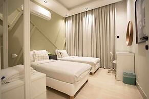Al Malqa Flat, Sleeps 4 With Free Parking