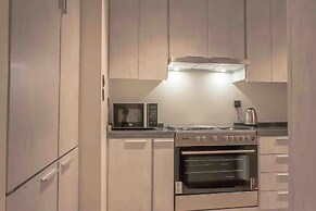 Trendy and Cozy Apartment in Hittin Compound