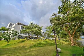 Oasis Riverside Hotel