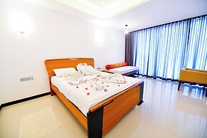 Oasis Riverside Hotel