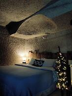 Deep Cave House