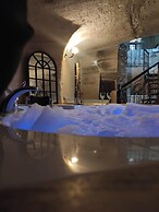 Deep Cave House