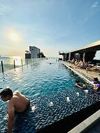 Sea View With Large Balcony at Central Pattaya