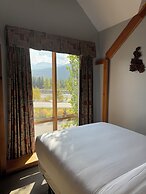 Lodge and Lantern