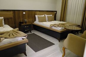 GRAND DIAMOND HOTEL