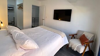w Trendy 2BR Duplex Retreat in Cusco