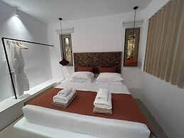 ANDELIAS SIGNATURE SUITES