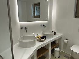 ANDELIAS SIGNATURE SUITES
