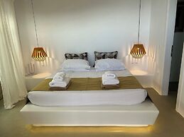 ANDELIAS SIGNATURE SUITES
