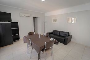 Apart Hotel Rivadavia 815
