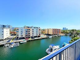 Top Location Waterfront Balcony Dream