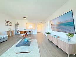 Top Location Waterfront Balcony Dream