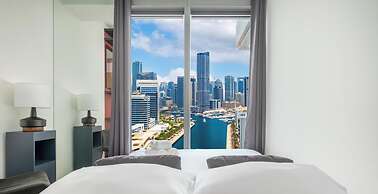 LUX 52 42 Deluxe Marina View Suite 3