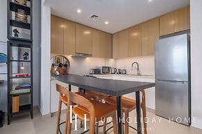 LUX 52 42 Deluxe Marina View Suite 3