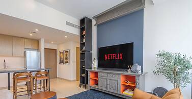 LUX 52 42 Deluxe Marina View Suite 3