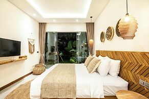 Coastal Elegance: 4BR Villa, 400m to Finns,