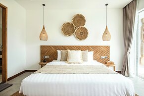 Coastal Elegance: 4BR Villa, 400m to Finns,