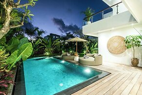 Coastal Elegance: 4BR Villa, 400m to Finns,